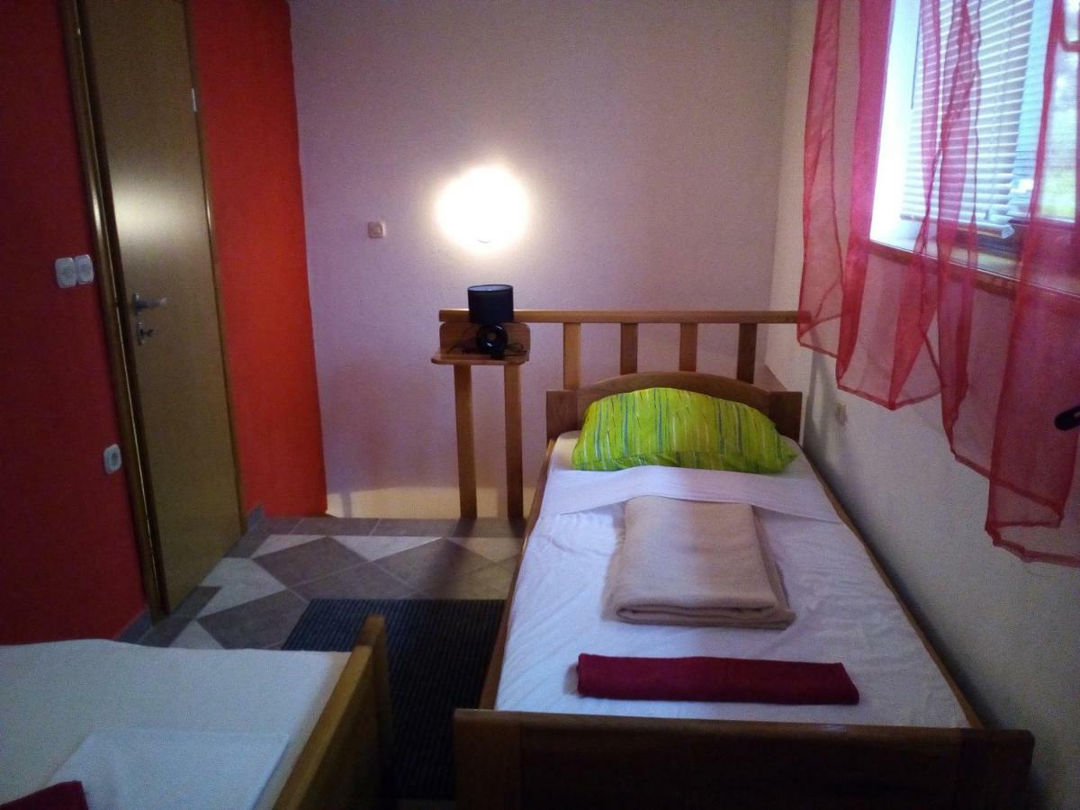 Studio Apartman Hrast Seline Dış mekan fotoğraf